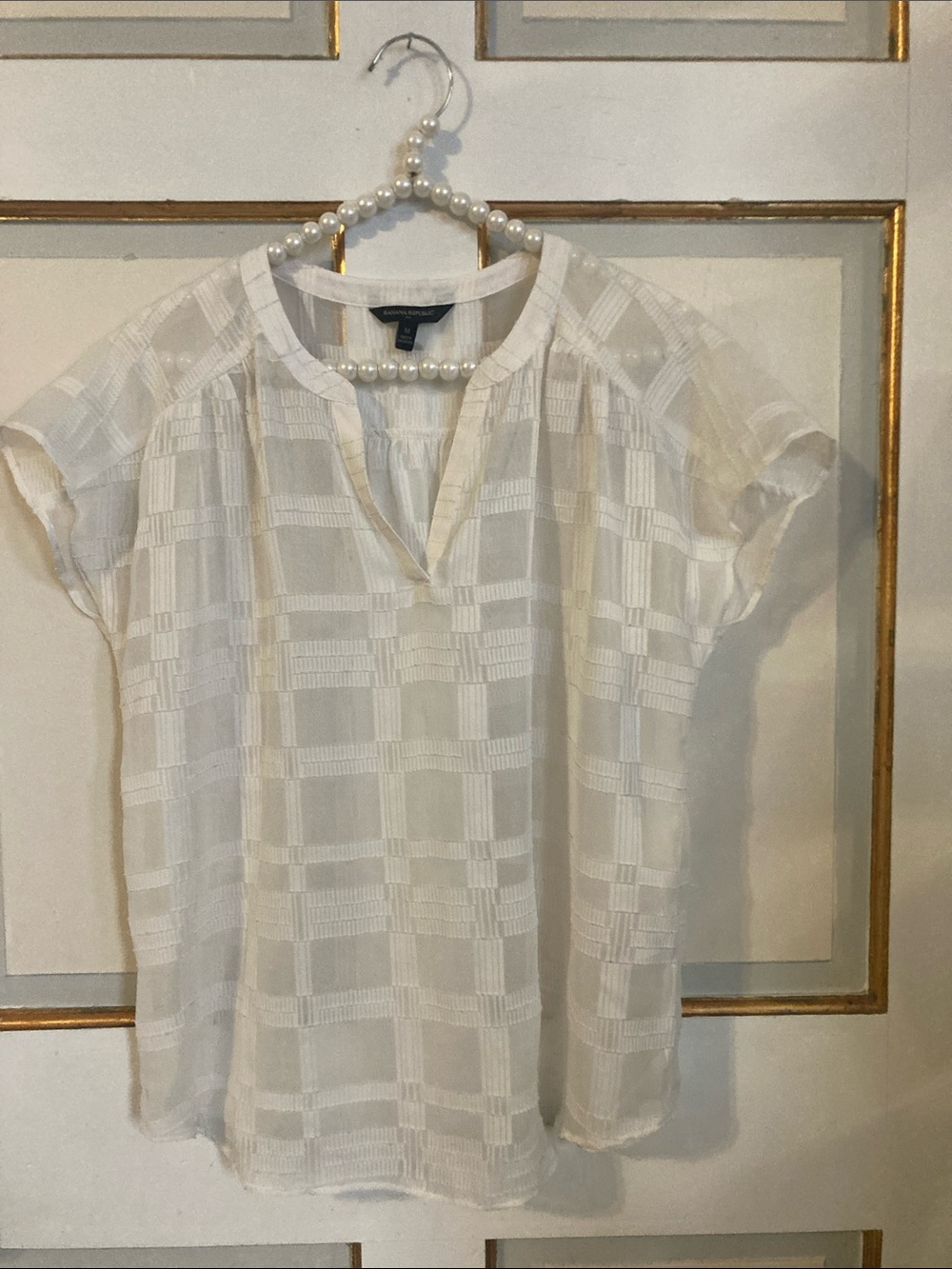 Banana Republic Cream Short-Sleeve Textured V-Neck Blouse